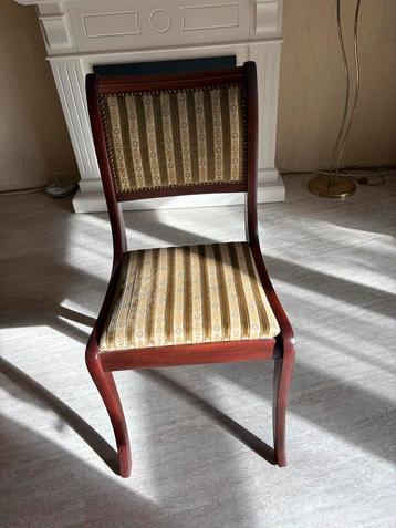 4 sjieke Mahonie Houten Gestoffeerde Stoelen beschikbaar voor biedingen