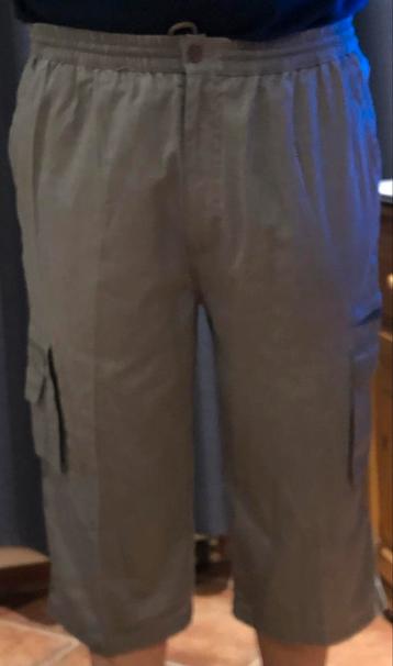 Grijze broek met elastiek beschikbaar voor biedingen