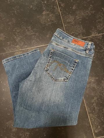 Capri jeans met anti-diefstalzakje van Human Nature beschikbaar voor biedingen