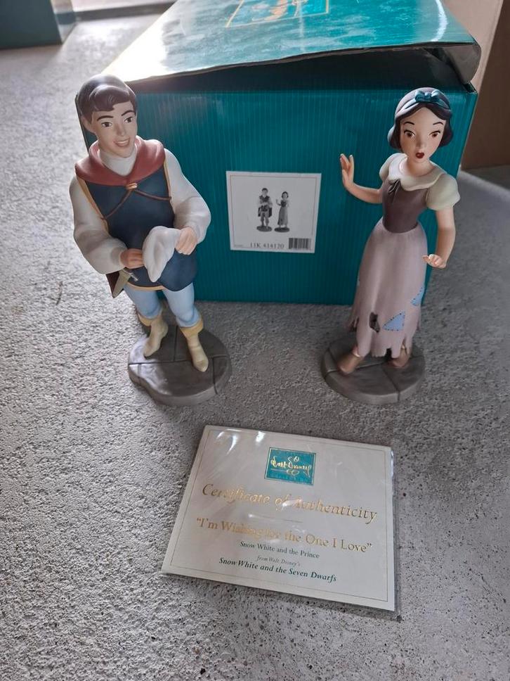 Disney wdcc snowwhite and the Prince sneeuwwitje en de prins, Verzamelen, Disney, Gebruikt, Beeldje of Figuurtje, Sneeuwwitje of Doornroosje
