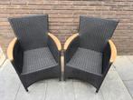 2x zwarte kunststof wicker tuinstoel met houten armleuningen, Gebruikt, Wicker, Stoel, Tuinset