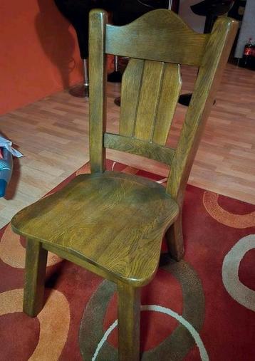 2 eiken stoelen beschikbaar voor biedingen