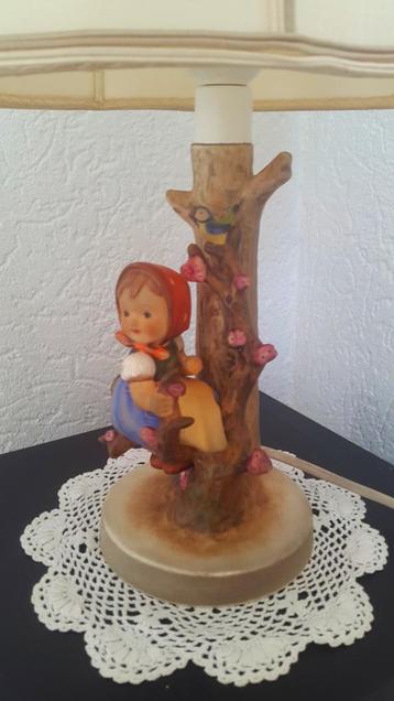 Hummel Lamp "Meisje Appelboom Lente" beschikbaar voor biedingen