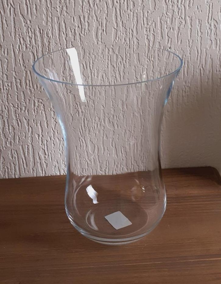 VAAS - stevig glas - 23 cm hoog - MOOIE VORM - NIEUW, Huis en Inrichting, Woonaccessoires | Vazen, Nieuw, Overige kleuren, Minder dan 50 cm