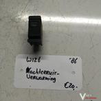 Mercedes W126  1982  Achterruitschakelaar 000 820 6110, Auto-onderdelen, Dashboard en Schakelaars, Gebruikt, -, -, Ophalen of Verzenden