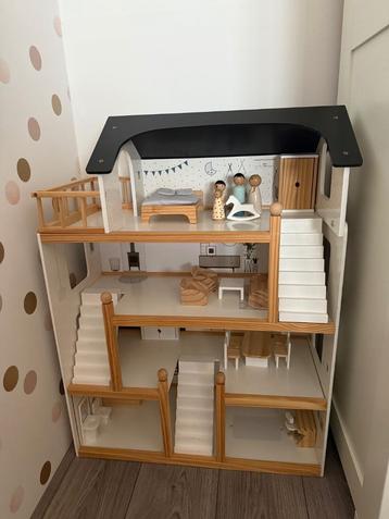 Petite Amelie Poppenhuis zo goed als nieuw beschikbaar voor biedingen