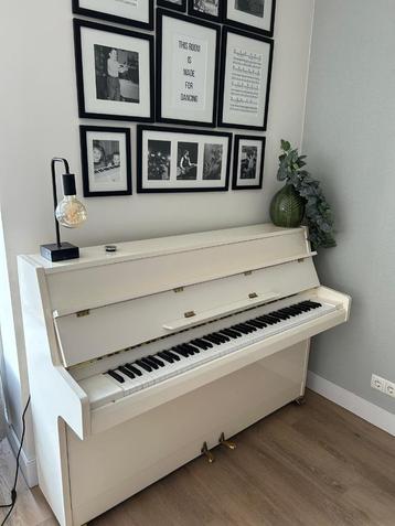 Piano beschikbaar voor biedingen