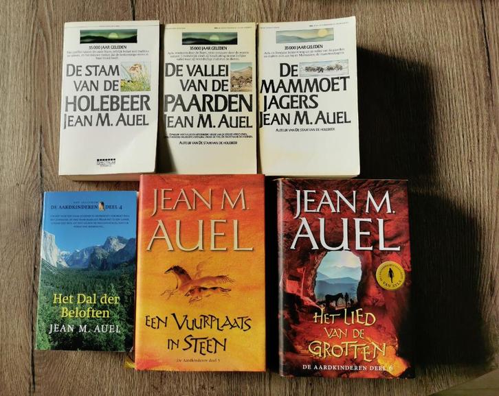 126 .. Jean Marie Auel - deel 1 t/6 de aardkinderen, Boeken, Fantasy, Gelezen, Ophalen of Verzenden