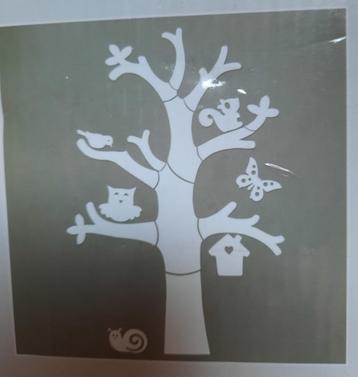 Wanddecoratie voor kinderen: een boom met dieren er in beschikbaar voor biedingen