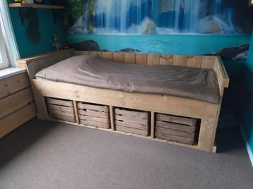 Steigerhouten Bed 220x90 + 4 Kisten