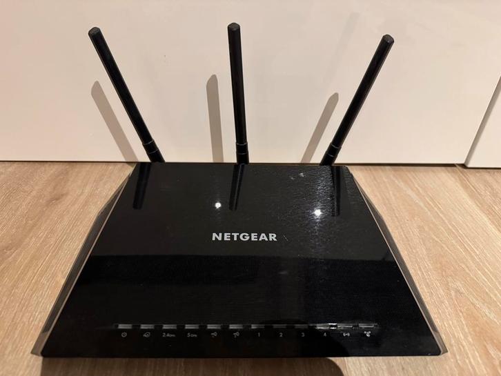 Netgear Nighthawk AC1750 Smart WiFi Router (R6700), Computers en Software, Routers en Modems, Zo goed als nieuw, Router, Ophalen of Verzenden