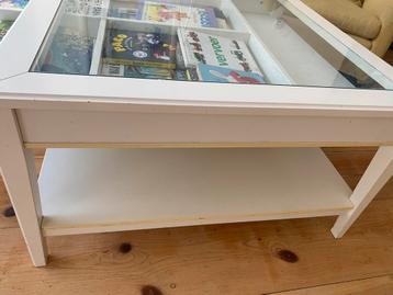 Salontafel met boekenlade beschikbaar voor biedingen