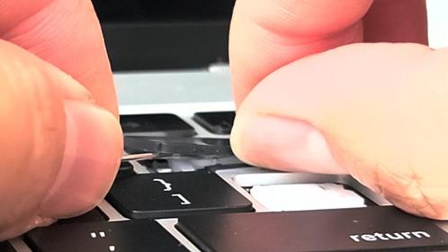 MacBook Pro toets problemen  2019 16 inch model a2141, Computers en Software, Toetsenborden, Zo goed als nieuw, Ophalen of Verzenden