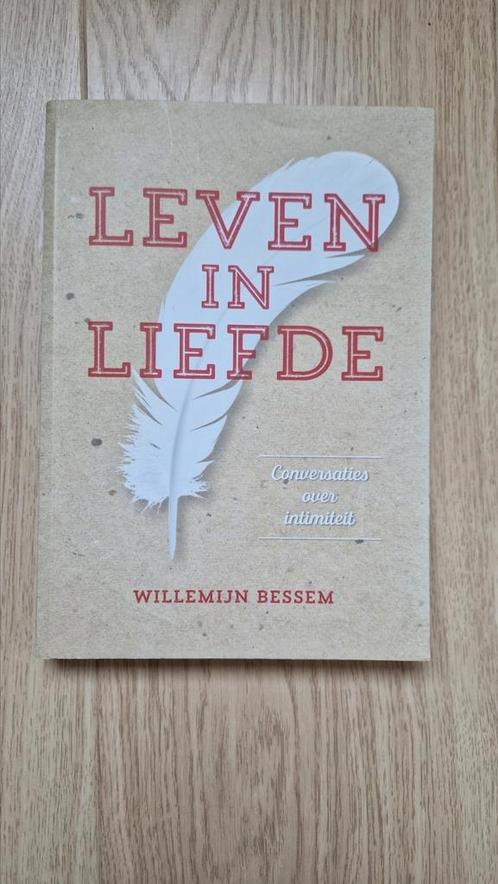 Willemijn Bessem - Leven in liefde, Boeken, Esoterie en Spiritualiteit, Gelezen, Ophalen of Verzenden