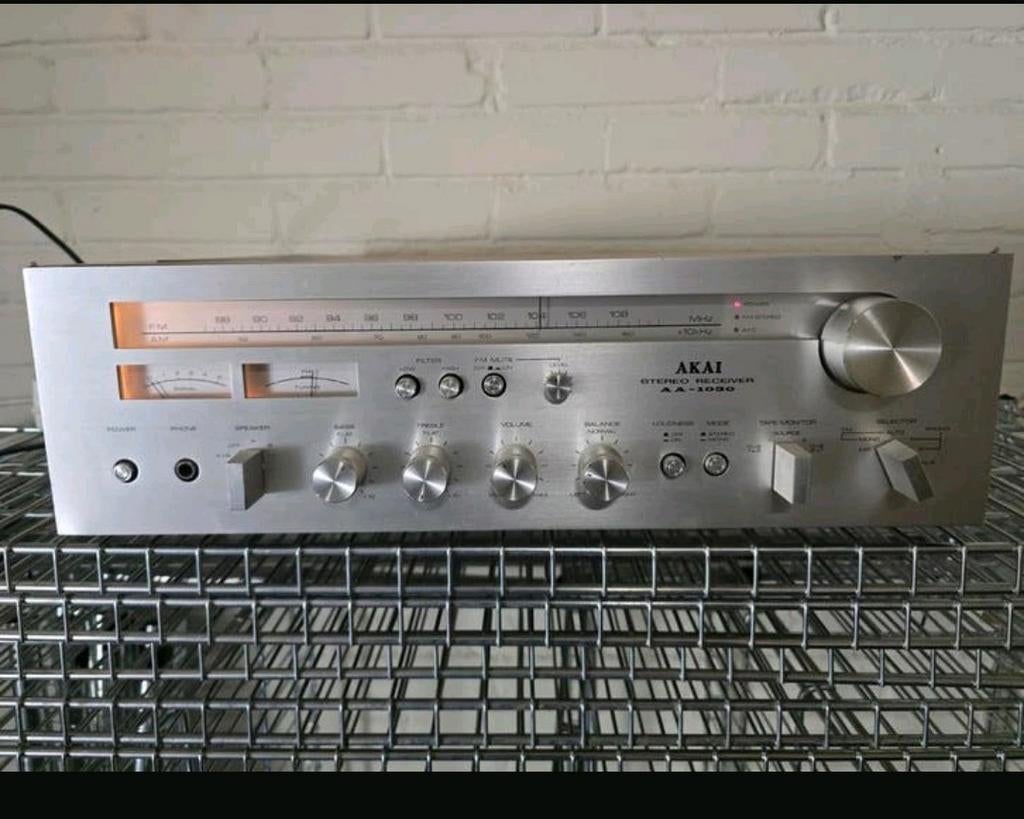 Akai stereo receiver AA-1030 - MOET WEG!, Ophalen
