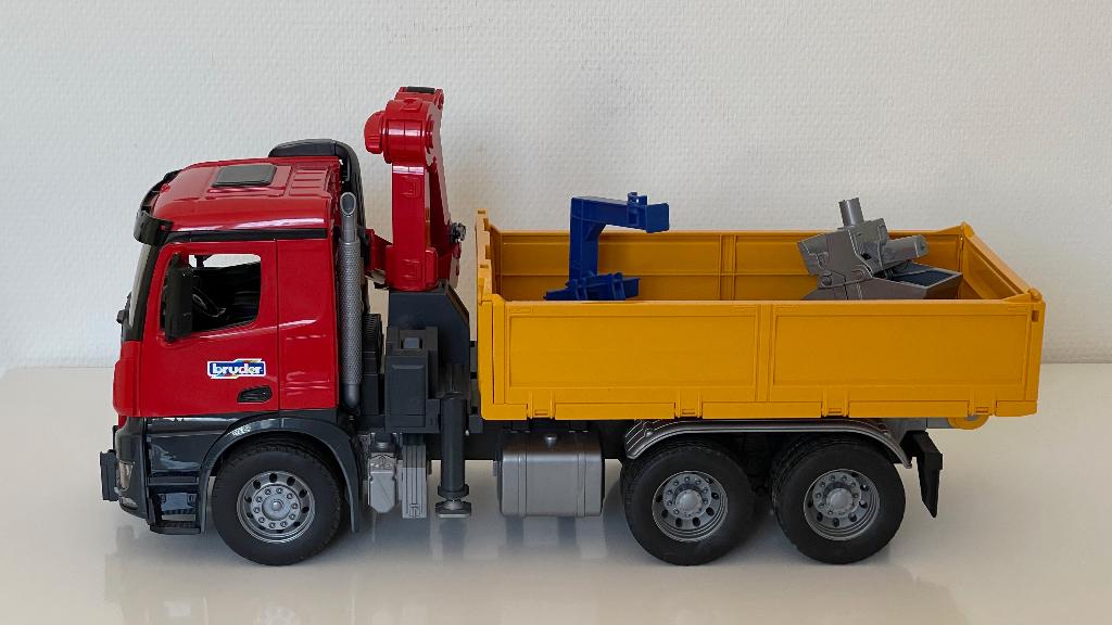 Bruder Mercedes Arocs kiep/kraanwagen in nieuwstaat, Ophalen of Verzenden, Zo goed als nieuw