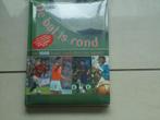 boek ,, de bal is rond,, de 1000 beste voetballers ter wer, Ophalen of Verzenden, Nieuw, Balsport