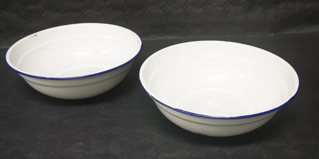 2 Emaille bakken - Wit met blauwe rand, Antiek en Kunst, Ophalen of Verzenden