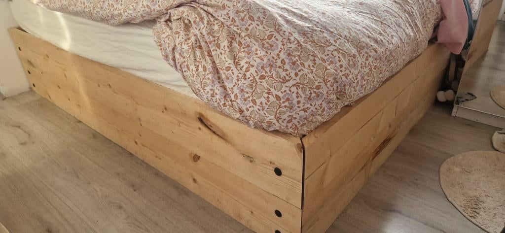 Mooi massief vuren  houten bed 140x200, Huis en Inrichting, Slaapkamer | Bedden, Ophalen of Verzenden