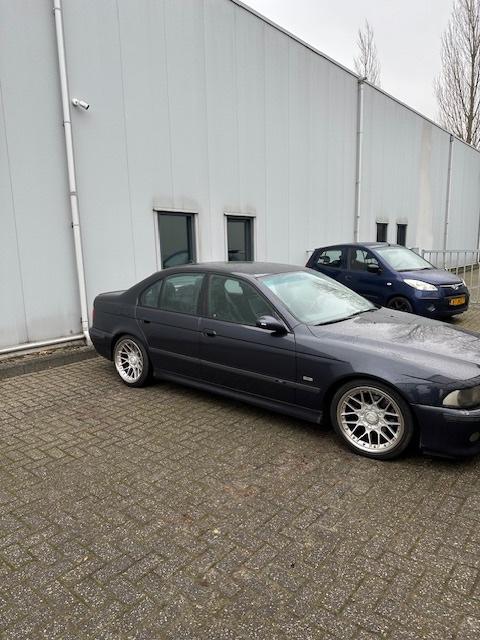 BMW 5-Serie 2.8 I 528 1997 e39, Auto's, Achterwielaandrijving, Zwart, Overige kleuren, 2000 kg