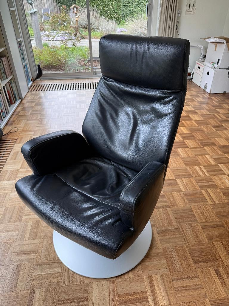 De Sede design fauteuil + voetenbank blauw leer – draaibaar, Ophalen, Gebruikt, 50 tot 75 cm, Leer