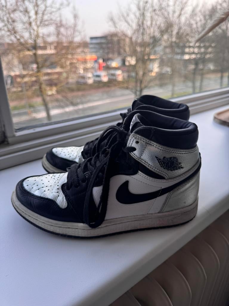 Nike Air Jordan 1 High Zilver, Kleding | Dames, Schoenen, Wit, Ophalen of Verzenden, Sneakers of Gympen, Zo goed als nieuw