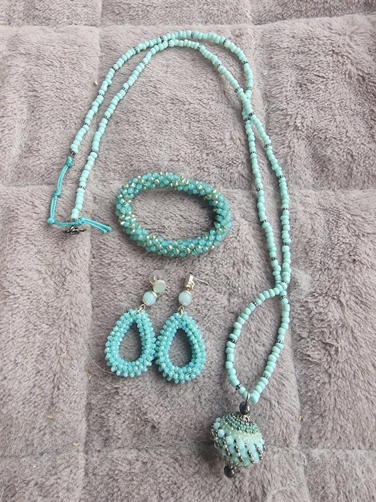 Set turquoise ketting, hanger, oorbellen en armband, Sieraden, Tassen en Uiterlijk, Kettingen, Ophalen of Verzenden, Nieuw, Blauw