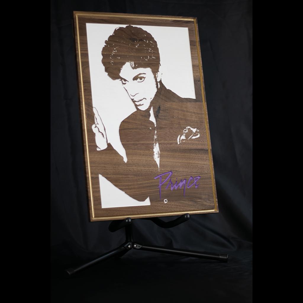 Prince | Wanddecoratie | Gefreesd in Walnoot, Verzenden