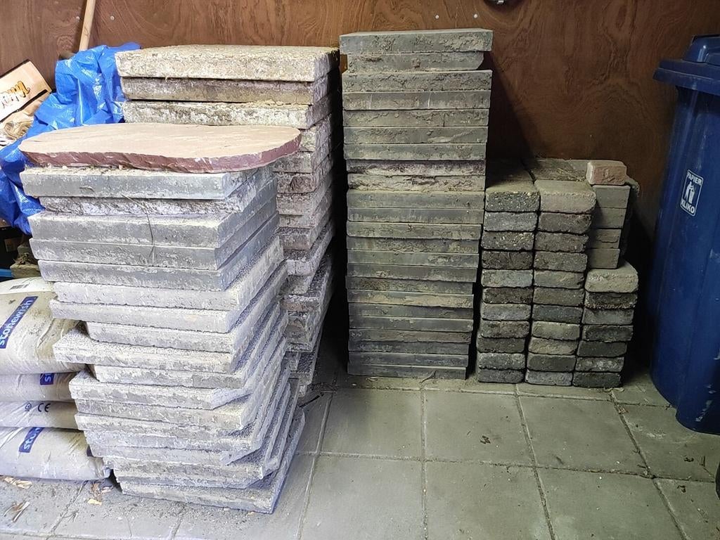 Gratis: tegels, zelf ophalen, Tuin en Terras, Ophalen, Gebruikt, 10 m² of meer, Beton