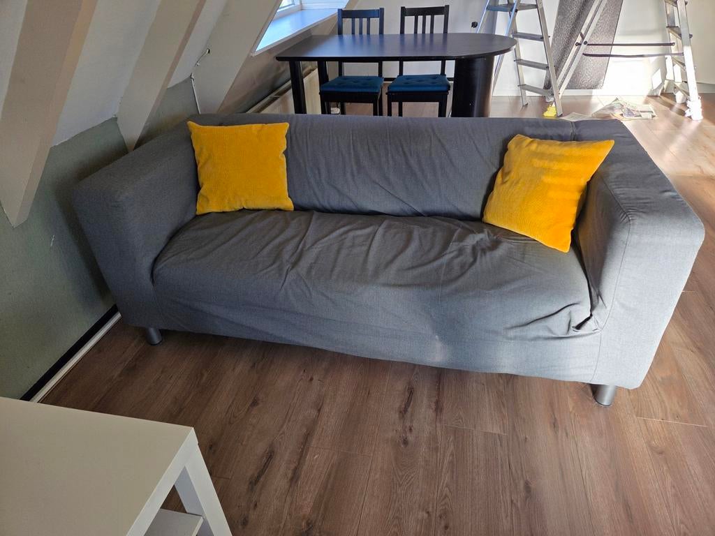 Comfortabele grijze tweepersoonsbank met uitwasbare hoes, Huis en Inrichting, Banken | Sofa's en Chaises Longues, Ophalen, Gebruikt