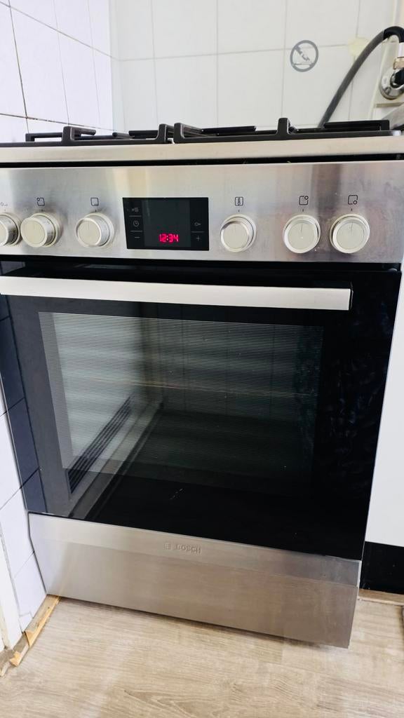 Gasfornuis te koop/ ophalen in DenHaag!, Witgoed en Apparatuur, Fornuizen, Ophalen, 4 kookzones, Zo goed als nieuw, Gas