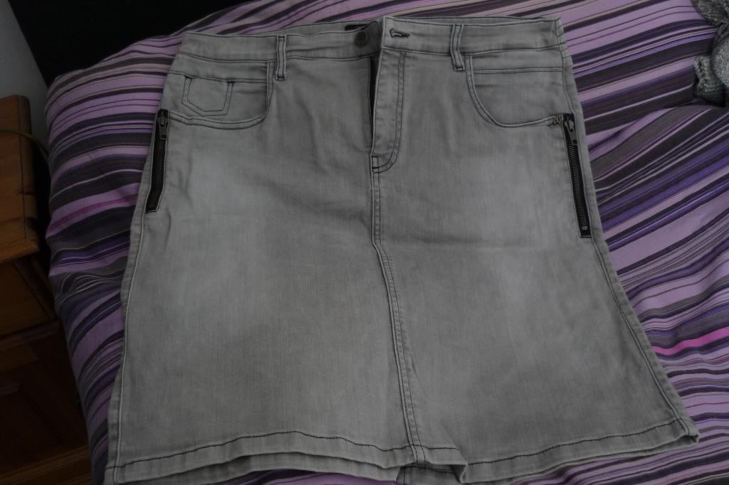 rok, Maat 42/44 (L), Ophalen of Verzenden, Zo goed als nieuw, Knielengte