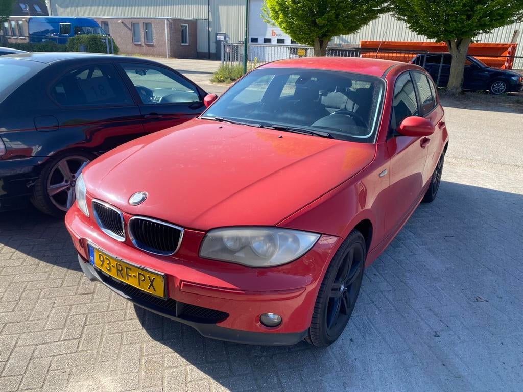 BMW 1-Serie 1.6 I 116 2005 Rood, Auto's, BMW, 1596 cc, Achterwielaandrijving, 4 cilinders, 635 kg