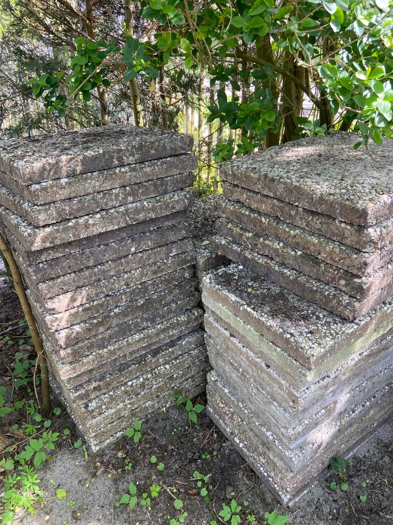 Gratis af te halen: grindtegels, Ophalen, Gebruikt, Beton, Terrastegels