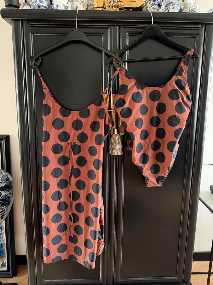 Livera Badpak en Zwemjurk Nieuw Bruin Zwart Maat 42, Kleding | Dames, Badmode en Zwemkleding, Nieuw, Badpak, Bruin, Ophalen of Verzenden