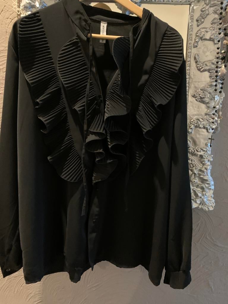 Zwarte blouse met roezel maat 50/52, Ophalen of Verzenden, Zo goed als nieuw
