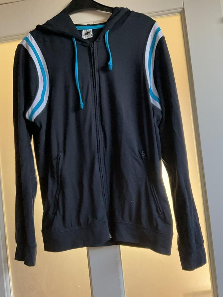 Mooi zwart jack met capuchon ( Mt 42) Shamp, Kleding | Dames, Sportkleding, Gedragen, Maat 42/44 (L), Zwart, Ophalen of Verzenden