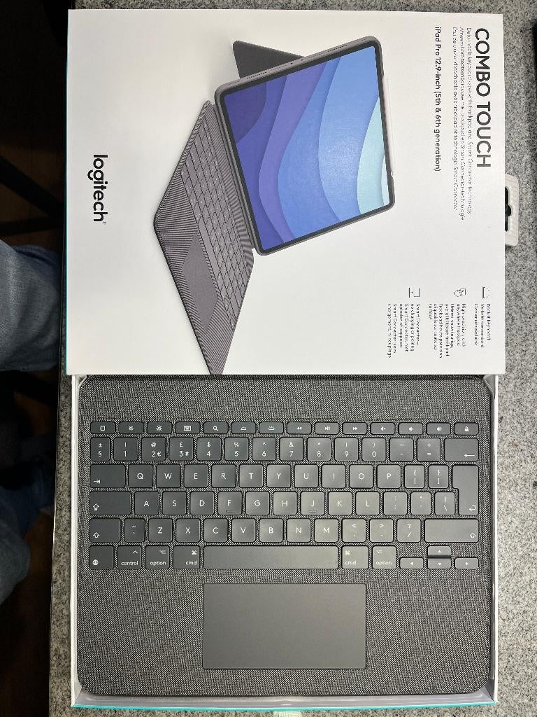 Logitech Combo Touch voor iPad Pro 12.9 inch, Computers en Software, Tablet-hoezen, 13 inch of meer, Logitech, Nieuw, Bescherming voor- en achterkant