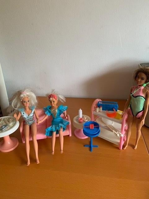 Barbies in de tuin, Ophalen of Verzenden, Gebruikt, Barbie