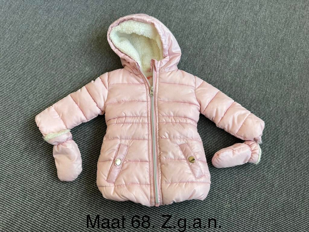 Roze gewatteerd jasje met capuchon - Maat 68, Kinderen en Baby's, Babykleding | Maat 68, Ophalen of Verzenden, Zo goed als nieuw
