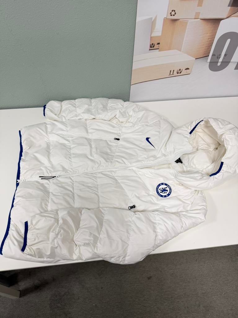 Nike Chelsea Player Issue Puffer Jas XXL Wit zeldzaam Jacket, Verzamelen, Buitenlandse clubs, Shirt, Ophalen of Verzenden, Zo goed als nieuw