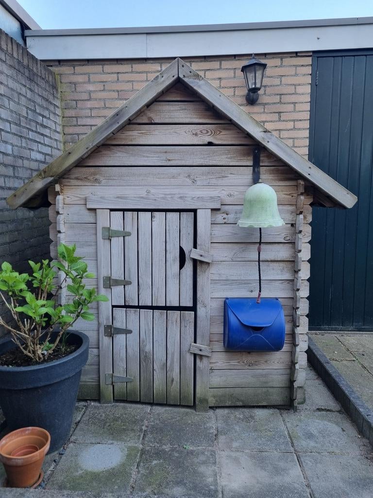Houten speelhuisje, inclusief bel en brievenbus, Ophalen, Gebruikt, Hout