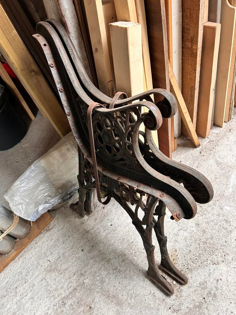 Gietijzeren tuinbank poten., Ophalen, Gebruikt, Metaal