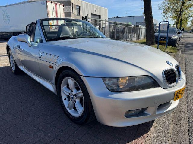 BMW Z3 Roadster 2.2i 6 Cilinder Automaat Airco,Half Leder, 2171 cc, Achterwielaandrijving, Zwart, Leder en Stof