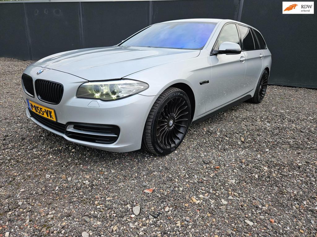 BMW 5-serie Touring 520d High Executive AUT /LEDER/TREKHAAK/, Auto's, BMW, Bedrijf, Te koop, 5-Serie, ABS, Airbags, Airconditioning