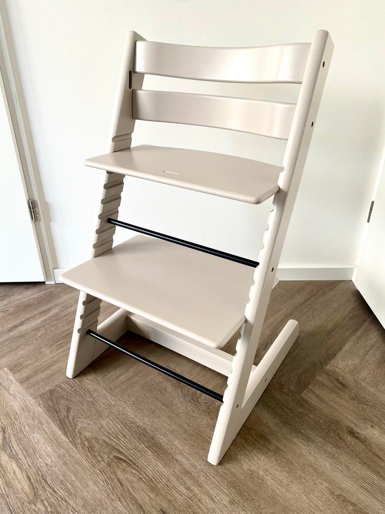 Moderne beige STOKKE Tripp Trapp kinderstoel, Kinderen en Baby's, Kinderstoelen, Ophalen, Zo goed als nieuw, Meegroeistoel, Aanschuifbaar