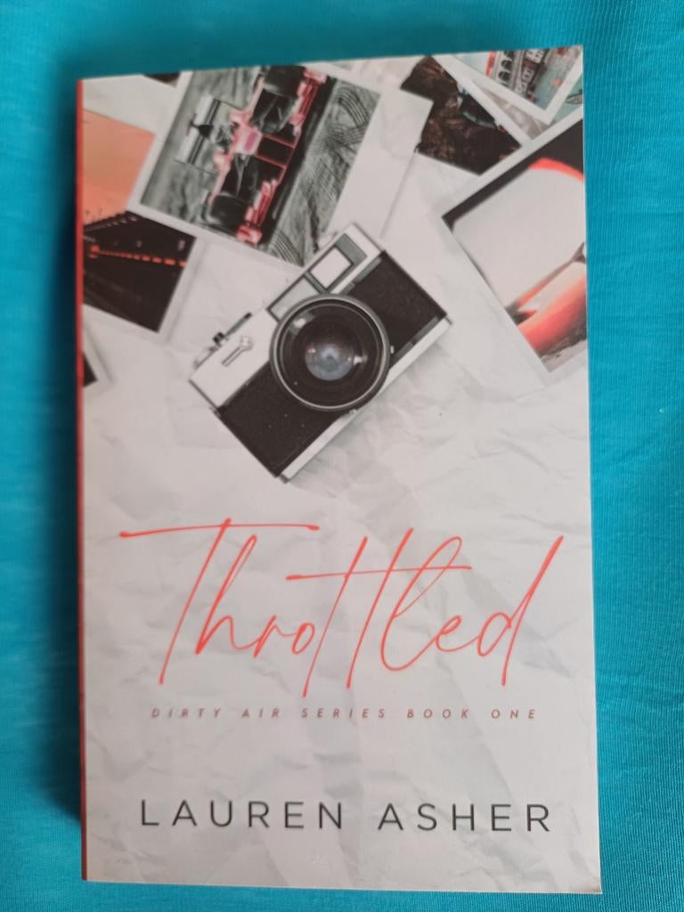 Trotteld Lauren Asher, Boeken, Chicklit, Zo goed als nieuw, Ophalen