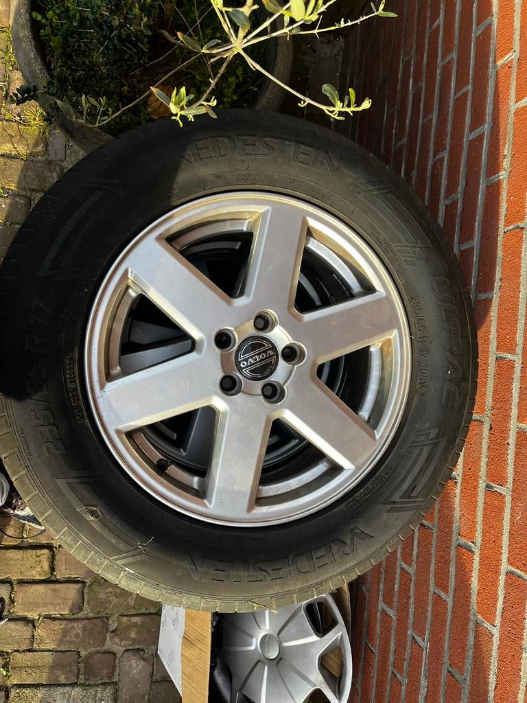 Velgen met banden voor Volvo XC90 - 235/65 R17, Auto-onderdelen, Banden en Velgen, Ophalen, Gebruikt, Banden en Velgen, 17 inch