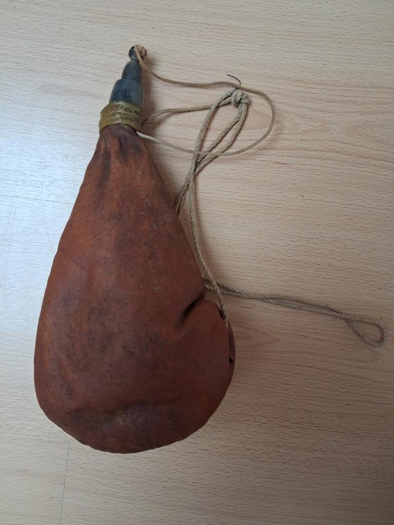 Oude lederen waterzak, Verzamelen, Retro, Ophalen of Verzenden, Overige typen
