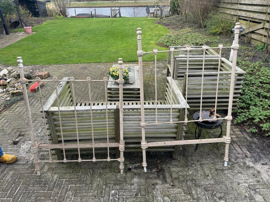 Antiek bedframe met bodem, Ophalen